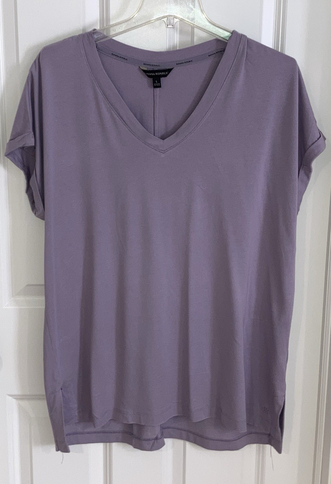 Banana Republic Women’s L Purple V-Neck roll cuff Stretch Knit T-Shirt