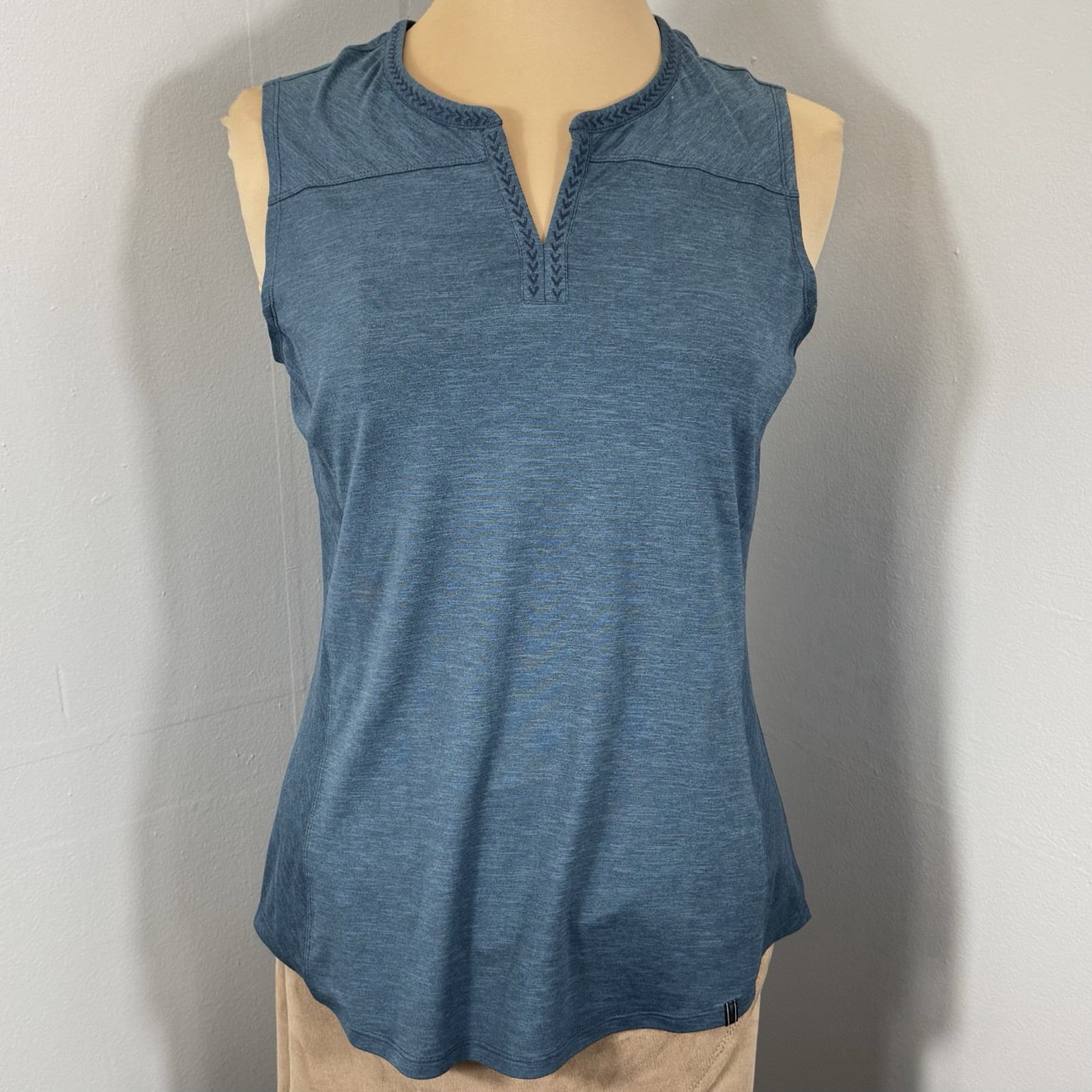 Kuhl Sz S Women’s Embroidered V-Neck Split Neck Sleeveless Tank Top 8077 NWOT