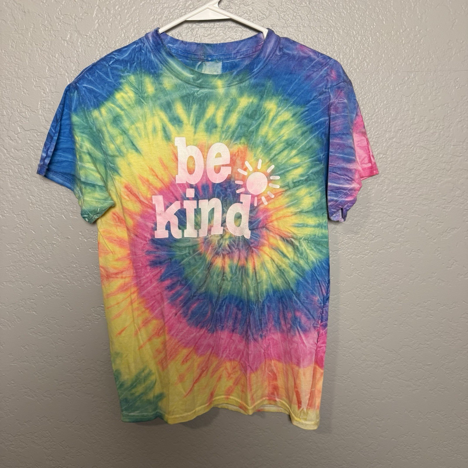 Be Kind Tie Dye Graphic T-Shirt Rainbow Spiral Women’s Small – Youth XL