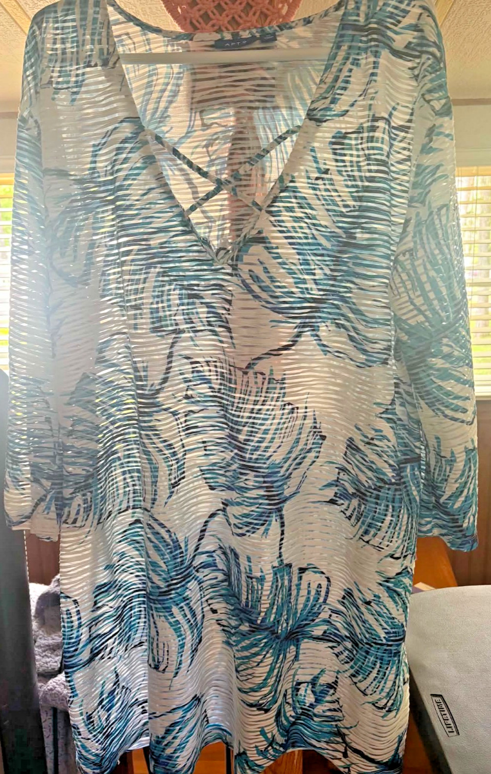 PRETTY APT. 9 WOMENS SIZE 3 X LONG T blue green and white LONG TUNIC SHIRT