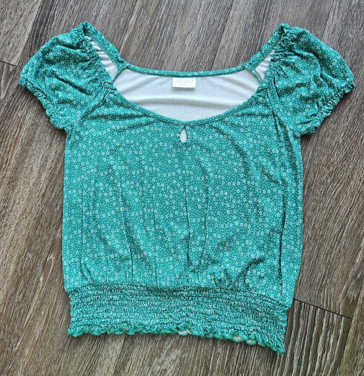 Abound Women’s Size Small Kelly Green Crop Top with Puff Sleeves Floral Pattern