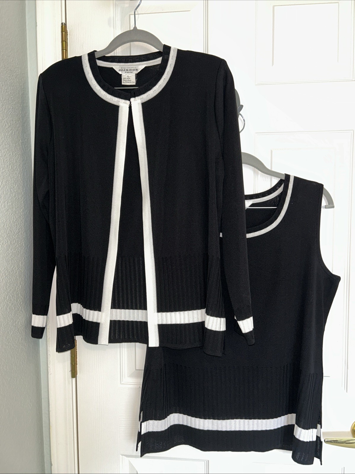 Exclusively Misook Black/White Twin set Cardigan And Tank/shell Large