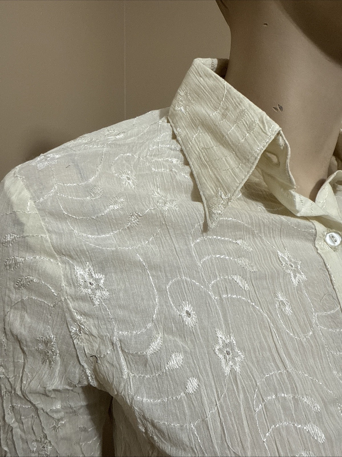 Women’s Ivory Rayon Casual Classic Stretch Embroidered Size L Button-up Top