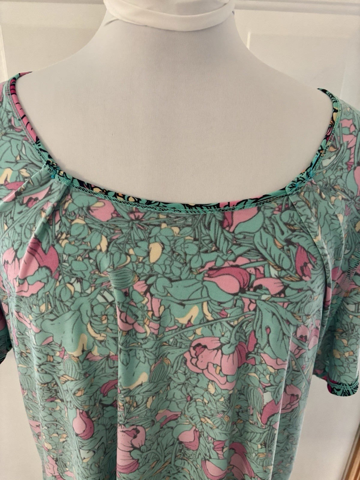 Lularoe Women’s Blouse Aqua, Pink,black. Polyester, Spandex Blend