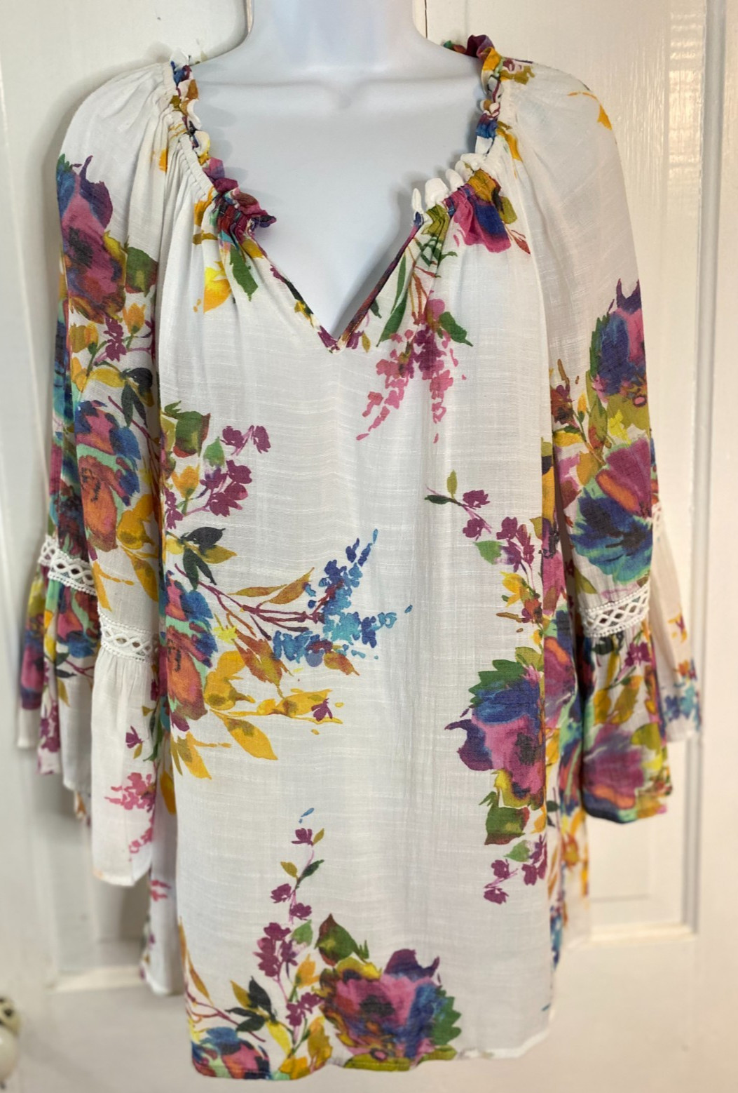 Spense Women’s Floral V-Neck 3/4 Bell Sleeve Blouse size M