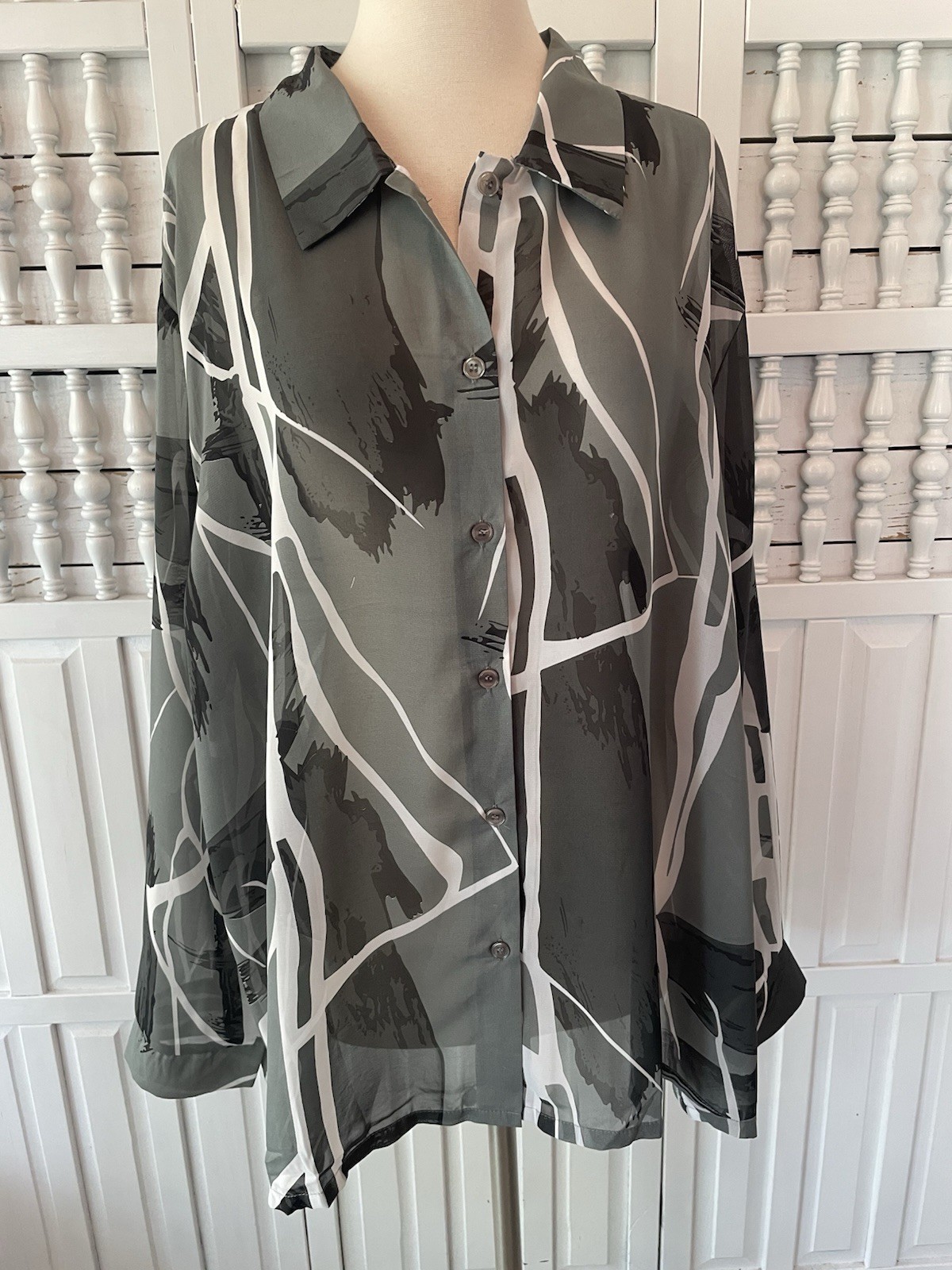 Salon Studio women’s plus size 4X sheer black gray any occasion shirt, Z4