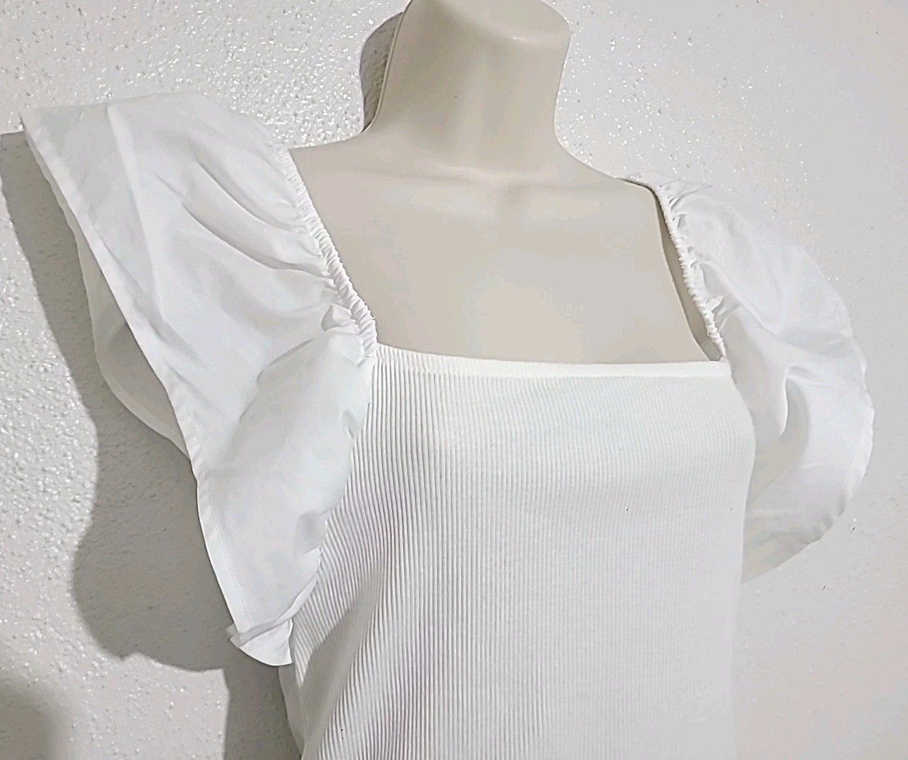 White Tank Top Shirt Flutter Ruffle Sleeve Ribbed Knit Pink Rose Size Medium