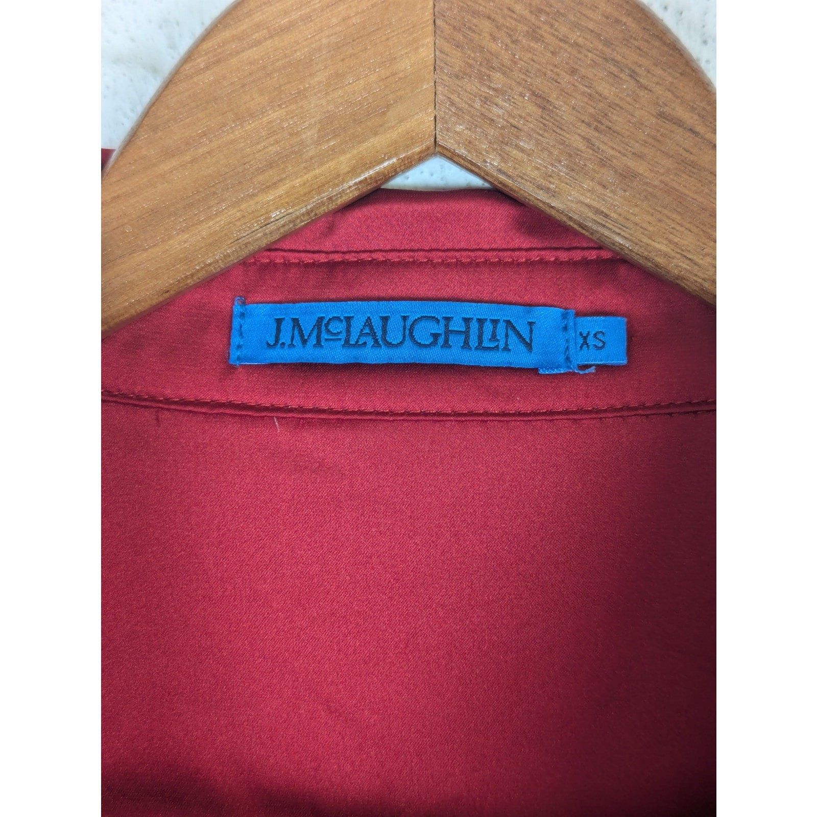 J McLaughlin Satin Blouse Red Button Up Womens XS Stretch Luxe Christmas Office