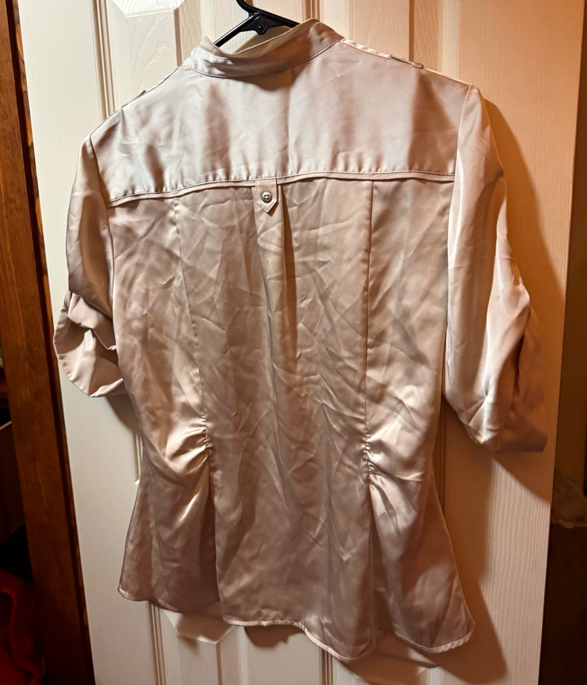 White House Black Market Beige Satin Button-Up V-Neck 3/4 Sleeve Blouse M