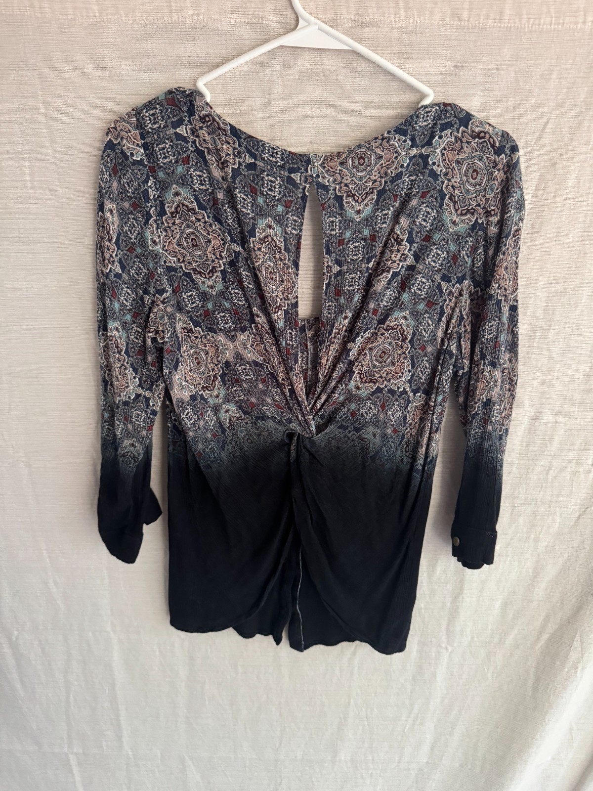 Gimmicks by BKE Blouse Womens S Small Boho Paisley Dip Dye Twist Open Back Top