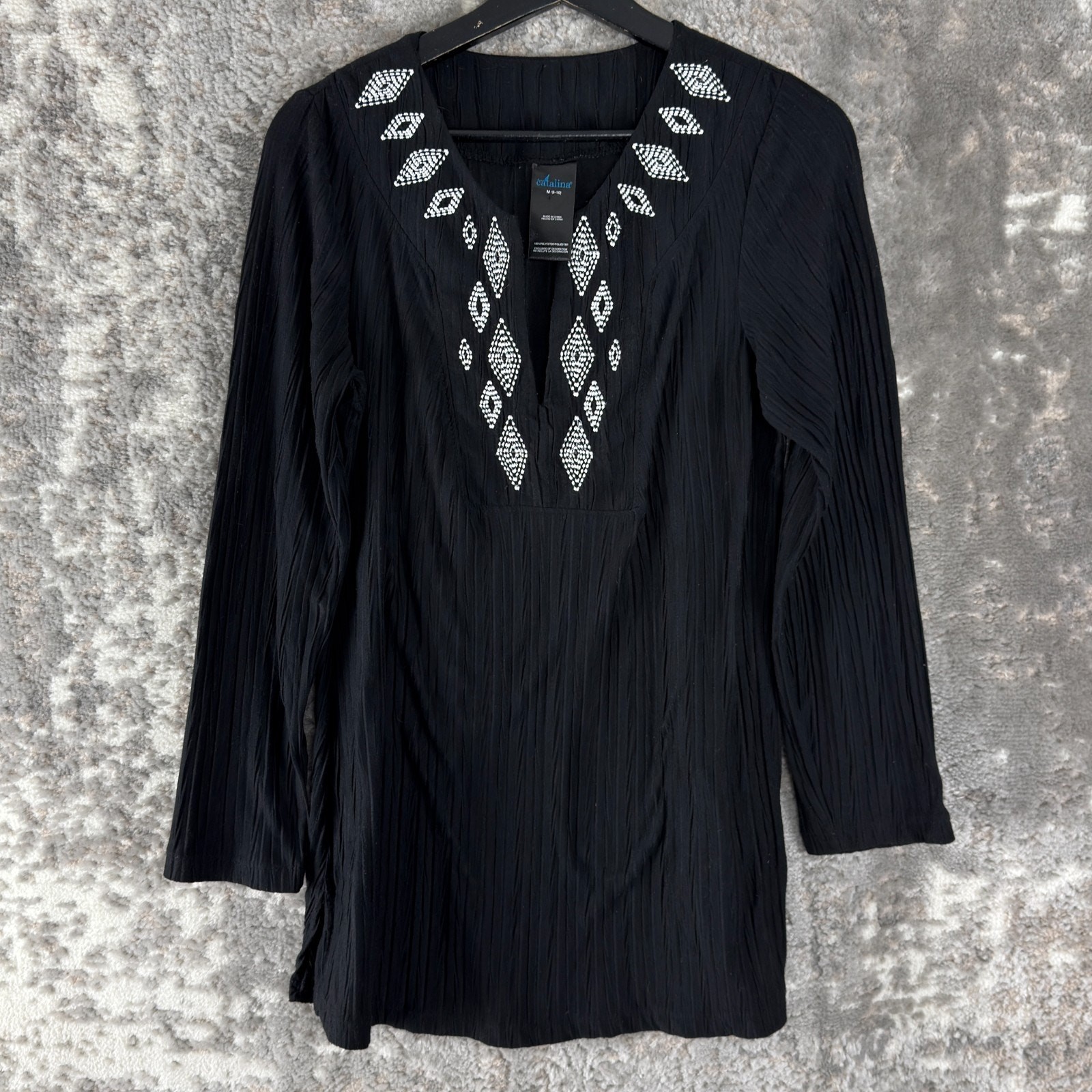 Catalina Size M Geometric V Neck Textured Top Black Long Sleeve Pullover