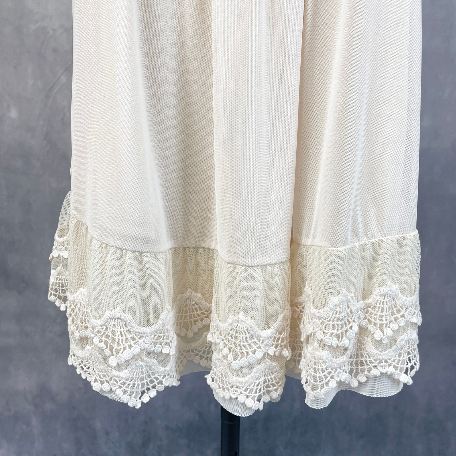Cal Style Crochet Lace Ruffle Hem Sleeveless Tunic Top Women Small Boho Flowy
