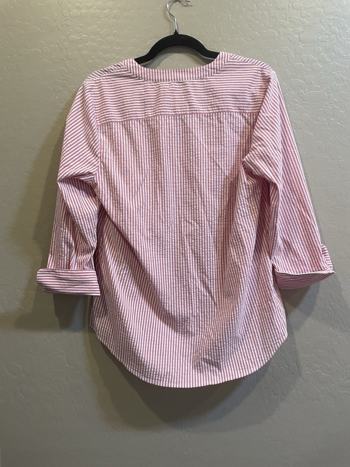 Vineyard Vines Women’s Pink/White Striped V-Neck 3/4 Roll Tab Blouse M
