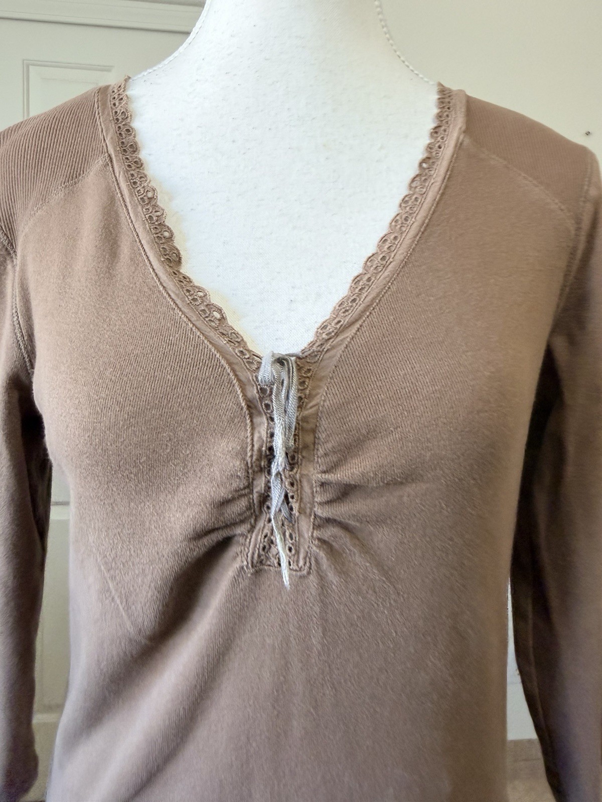 Womens Small Brown Lace Trim V Neck Long Sleeve Top Casual Layering Everyday
