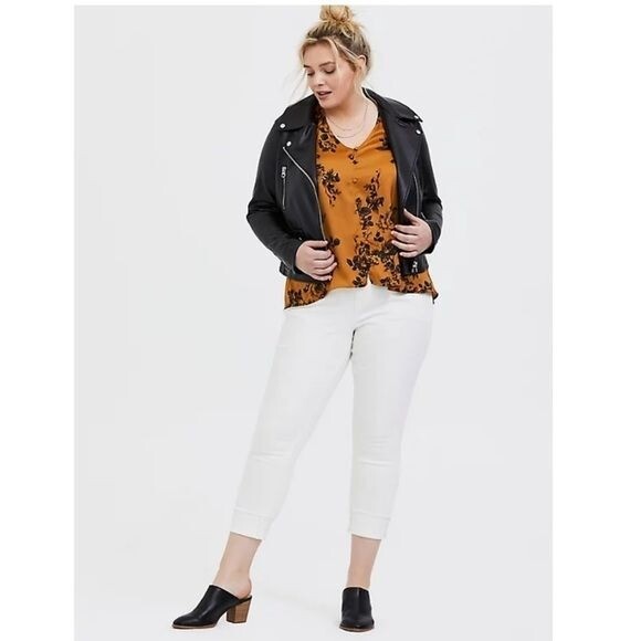 TORRID | Black and Gold Floral Charmeuse Button Up Flowy Silky Top | Size 00