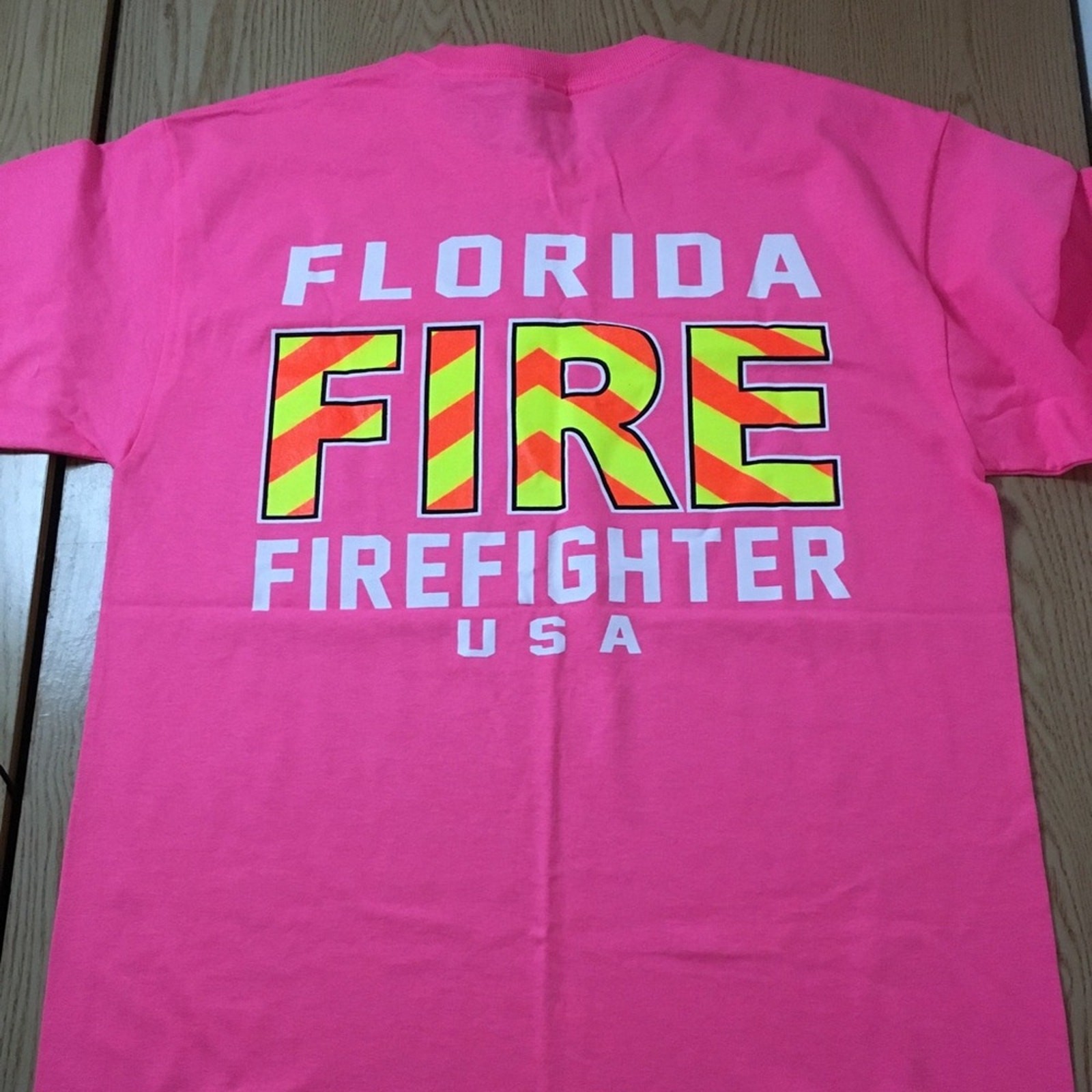 B60 New Womens Florida Firefighter 👩‍🚒 T-shirt Hot Pink Size Medium