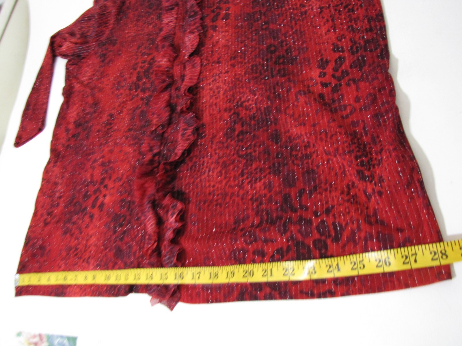 Avenue Tunic pull over top Red sparkle Ruffle-V-Neck Long-sleeve Wm. 30/32