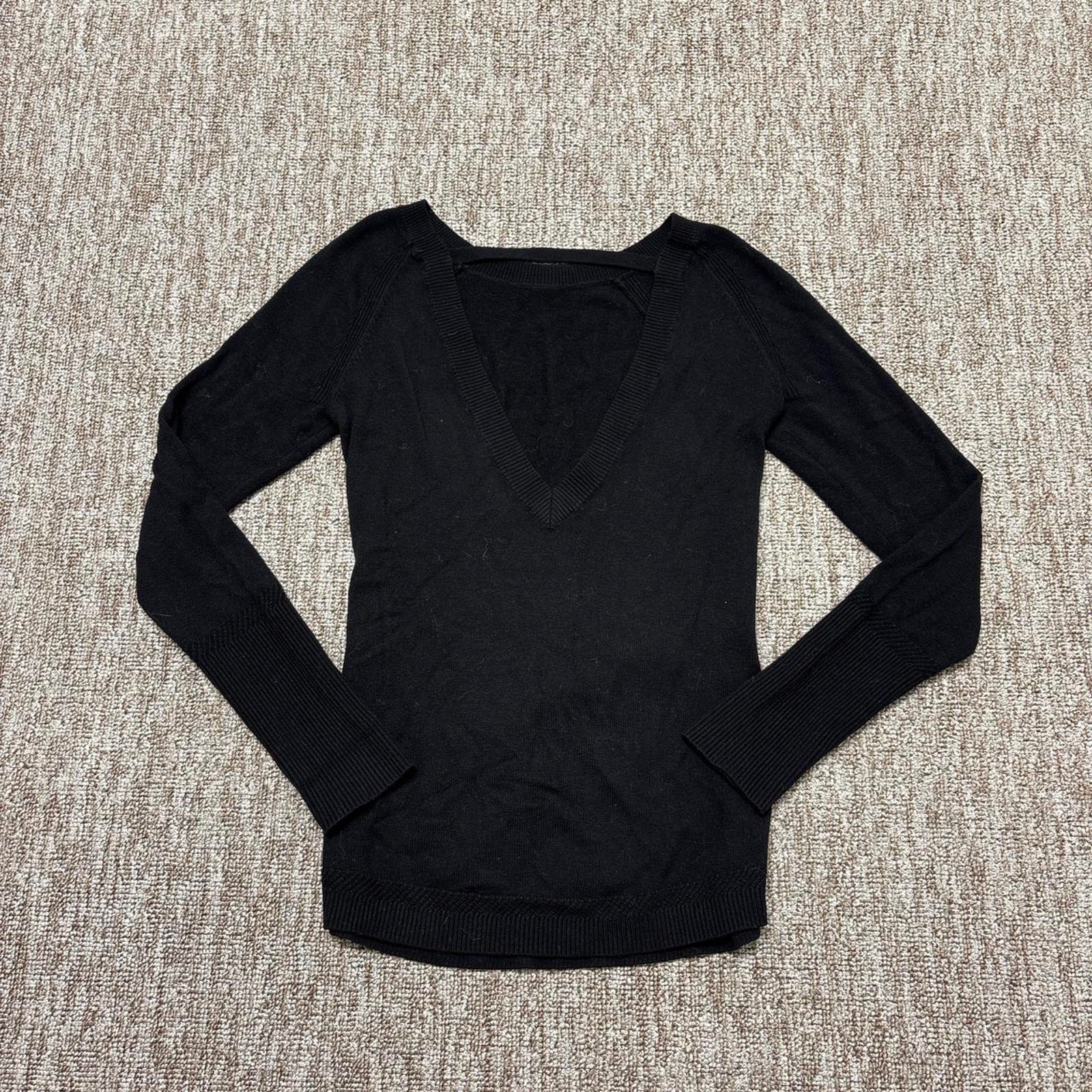 Y2k Lululemon cut out back extra slim fit black 2000s sporty yoga sweater sz 4