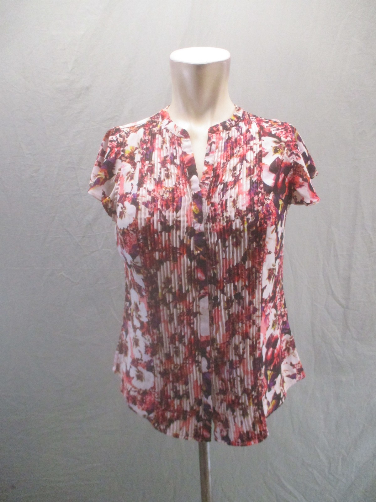 Covington Size M Womens Multicolor Floral Short Sleeve V Neck Buttons Blouse 551