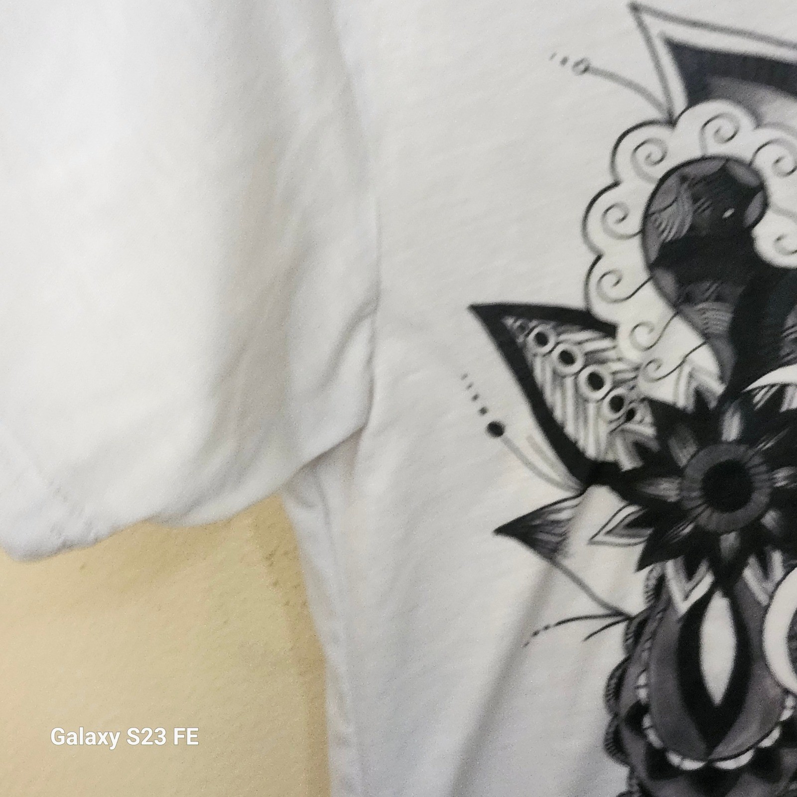 Electro Threads Women’s Small Om Symbol Floral Graphic Short Sleeve Tee White