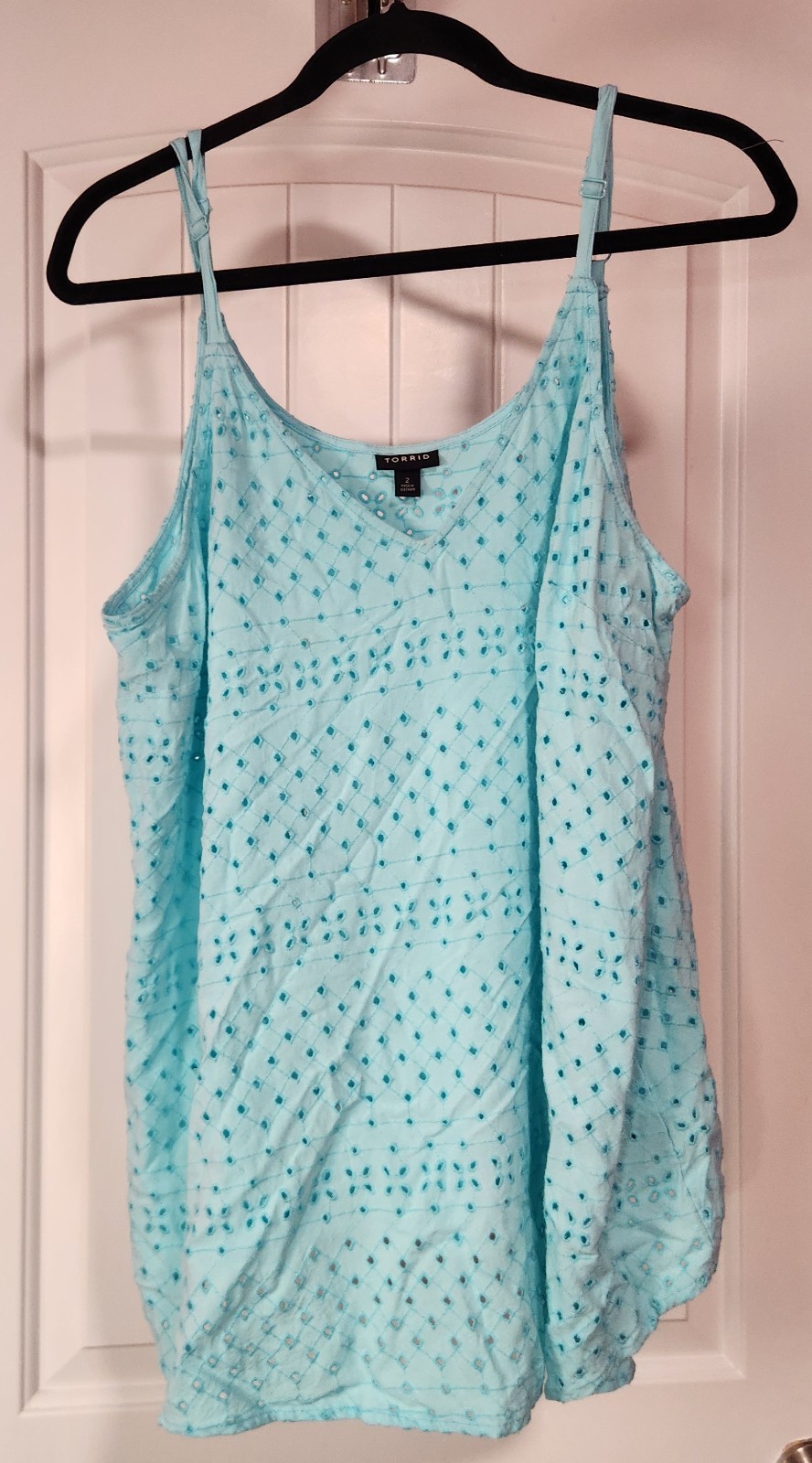 Torrid Women’s Size 2 V Neck Spaghetti Strap Eyelet Tank Top Boho Breezy