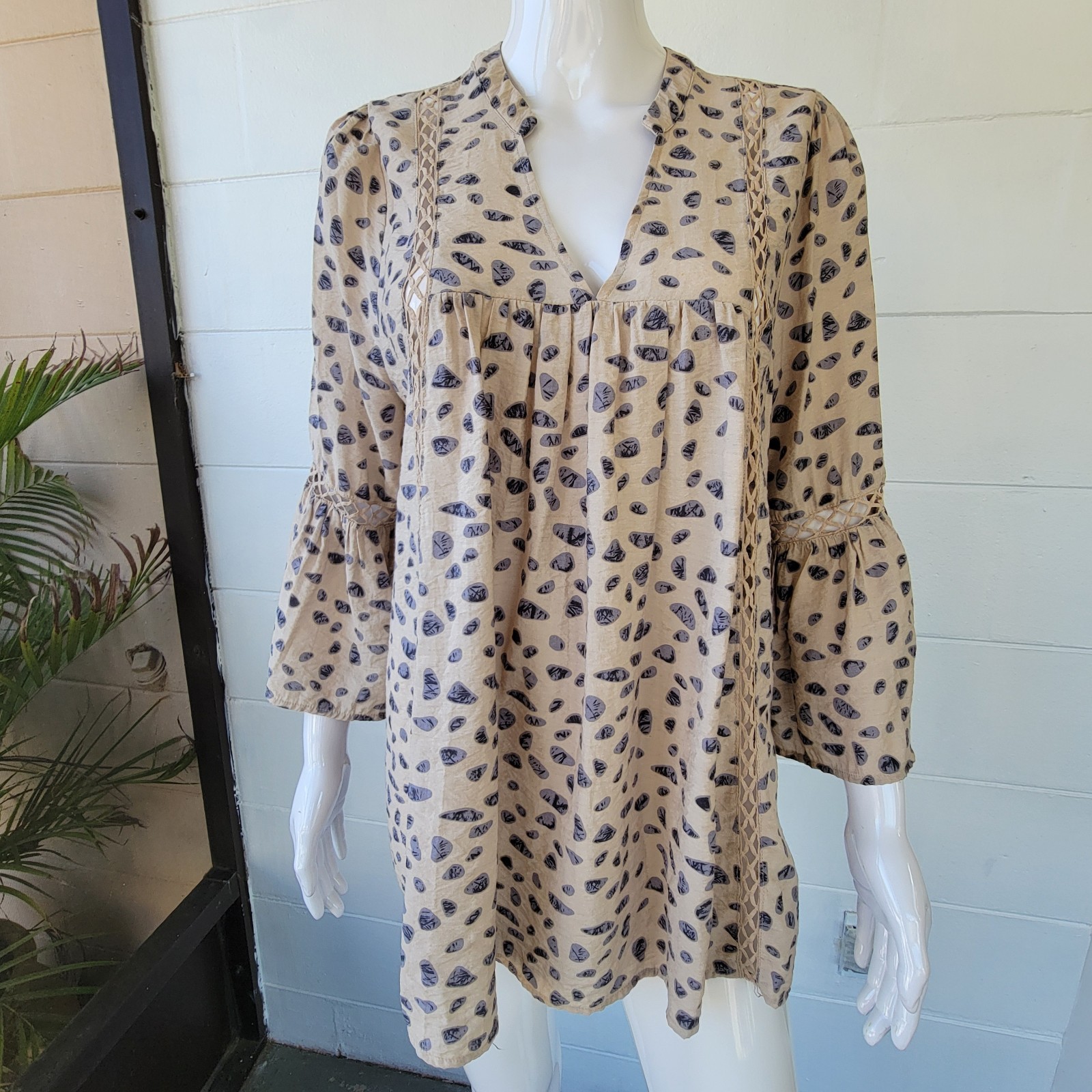 ODDY Boho Beige Top Blouse Women’s Size M Animal Print 3/4 Bell Sleeve
