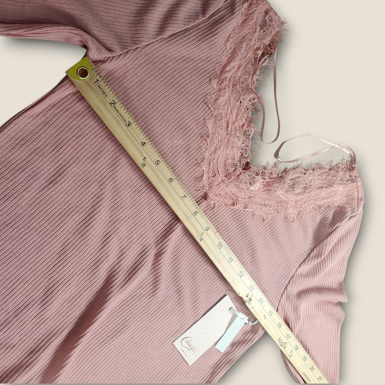 Candies Top Womens Size Medium Pink Ribbed Knit Eyelash Lace V Neck Lettuce NWT
