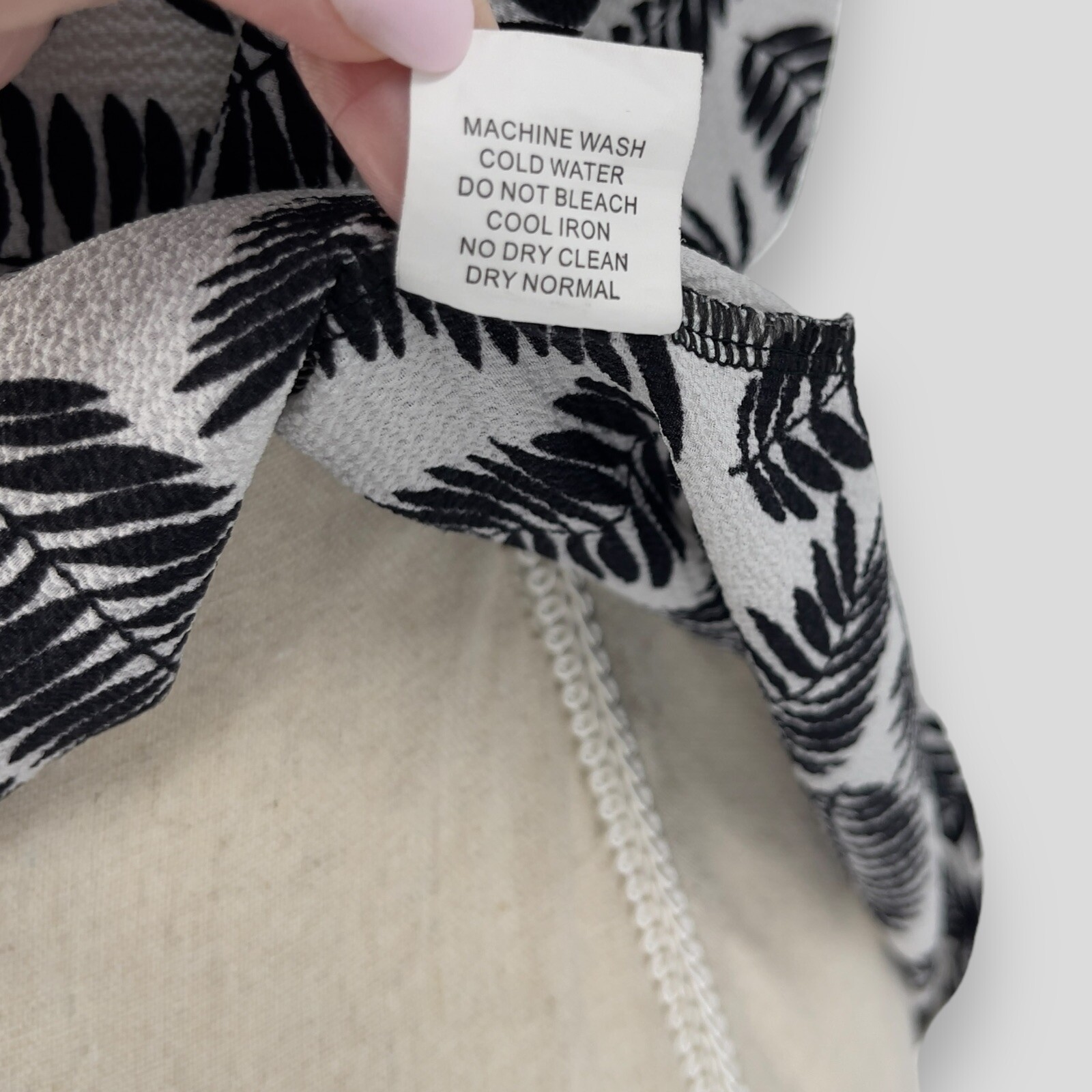 Jon Anna Contemporary Womens Small Black White Leaf Print Sleeveless Tank Top