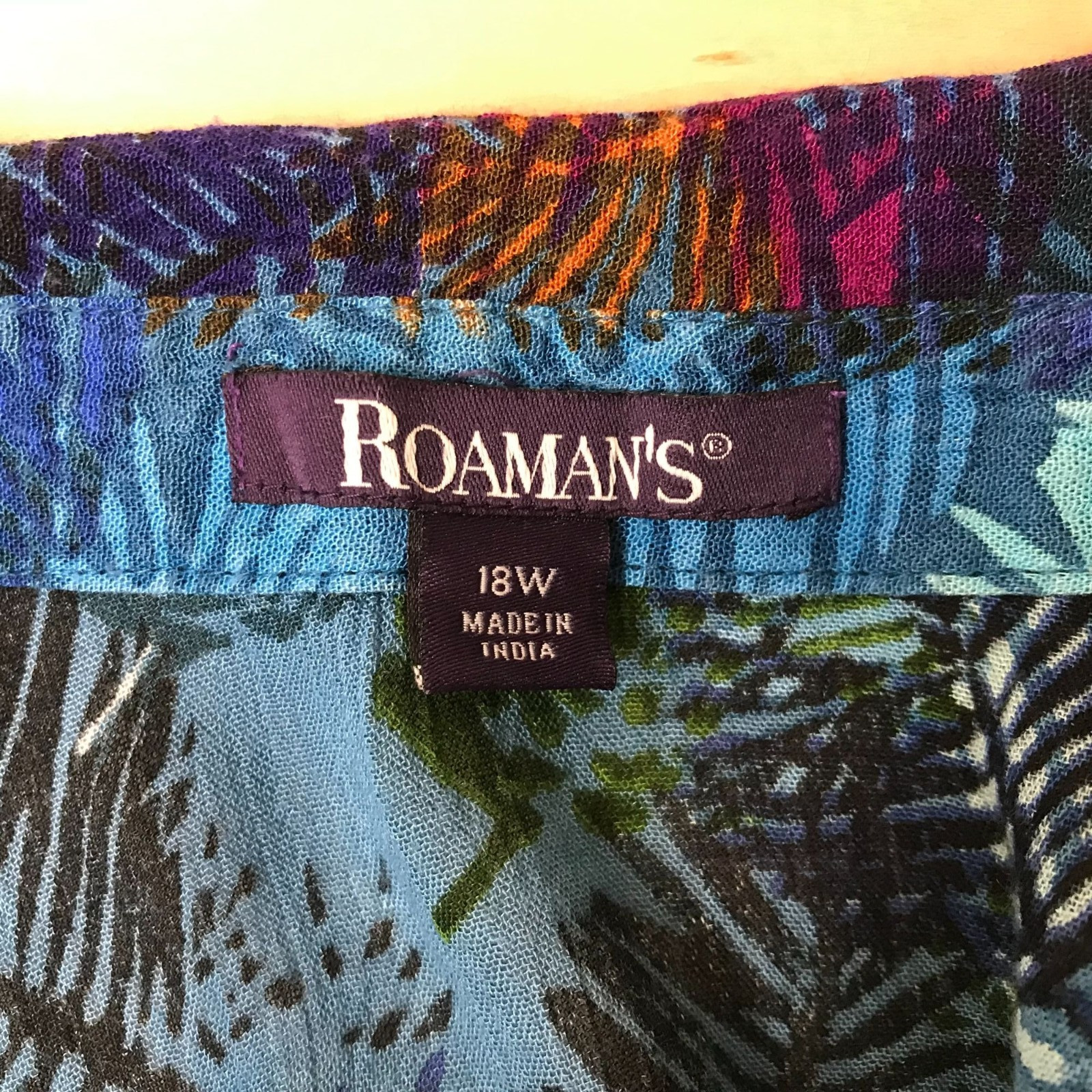 ROAMAN’S- WOMEN’S 18W – MULTICOLOR 3/4 SLEEVE BUTTON COLLARED 100% RAYON TOP