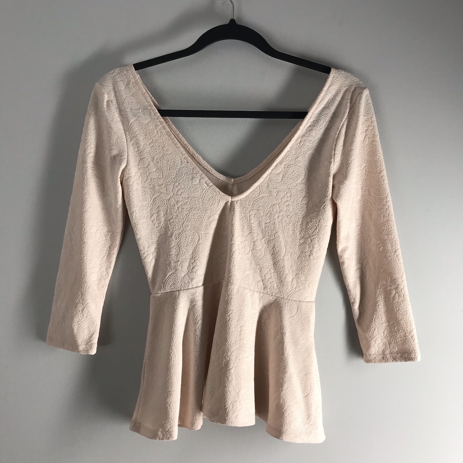 Forever 21 Size Small Light Pink Textured Floral Top Peplum Hem Deep V Neckline