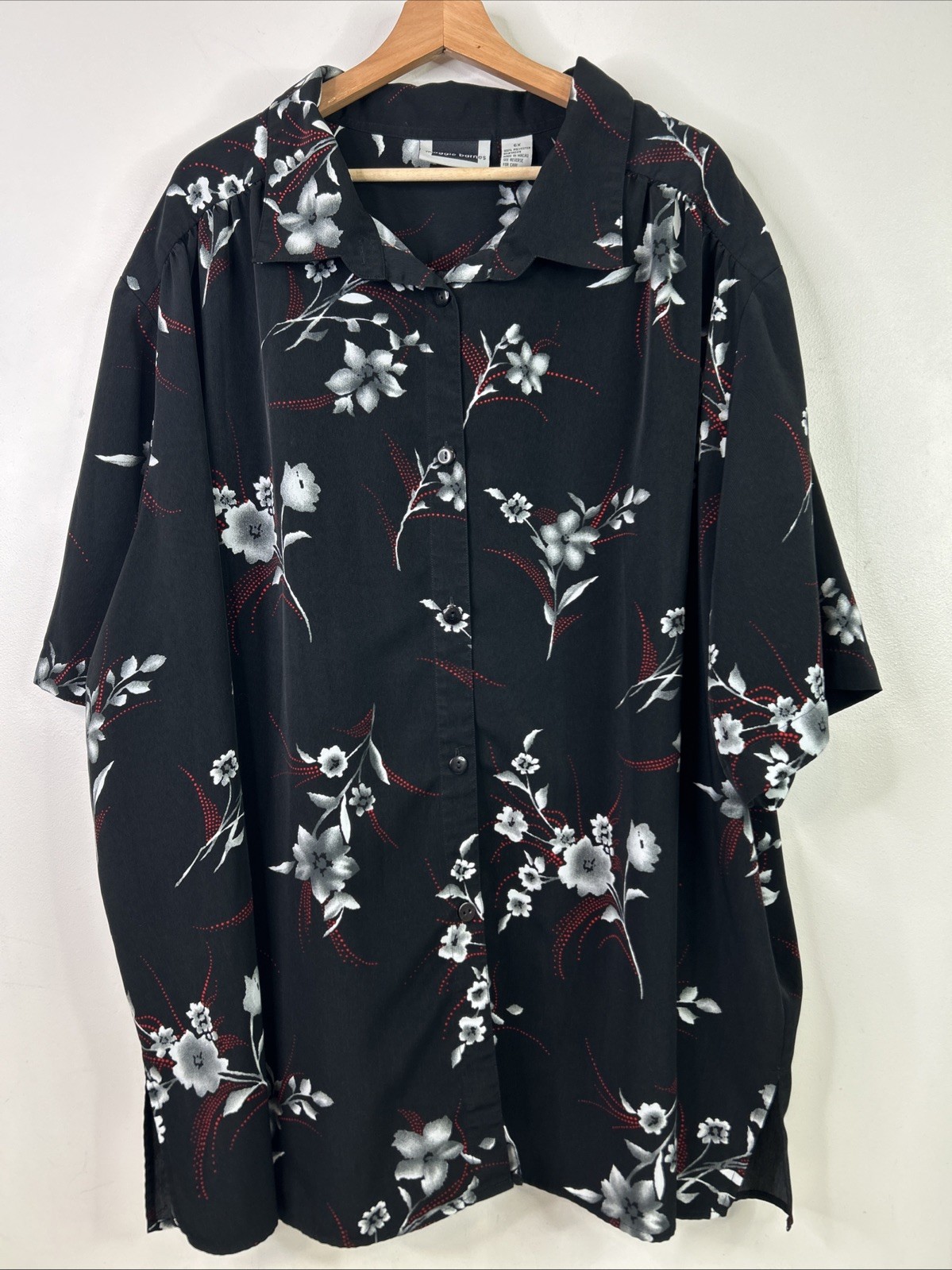 Maggie Barnes Women’s 6X Black White Red Floral Short Sleeve Button Up Blouse