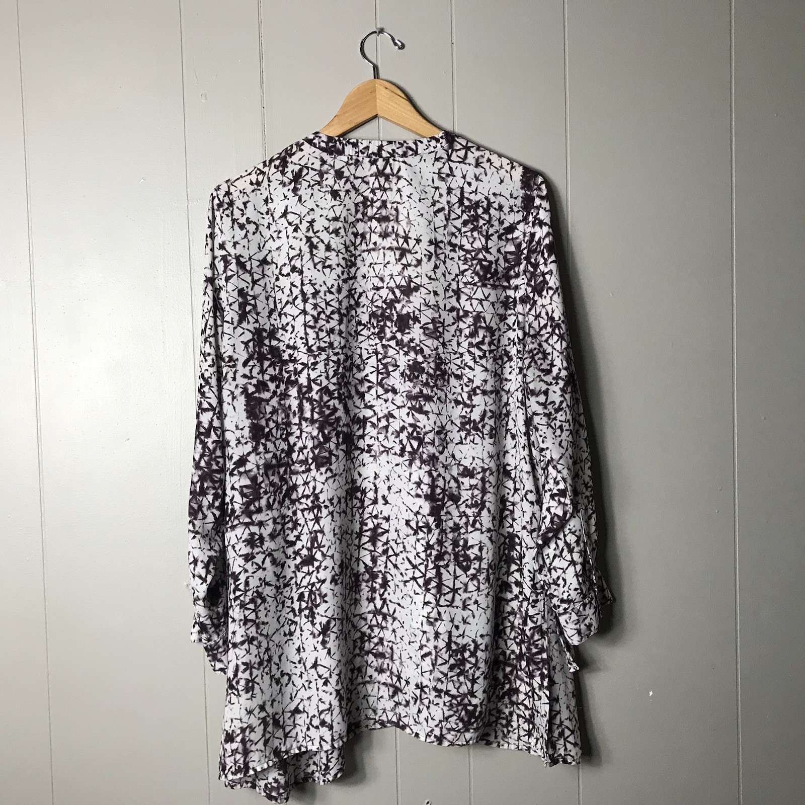 VIOLET + CLAIRE DARK PLUM ARTSY GOEMETERIC PATTERN TUNIC V NECK BLOUSE WOMENS 2X