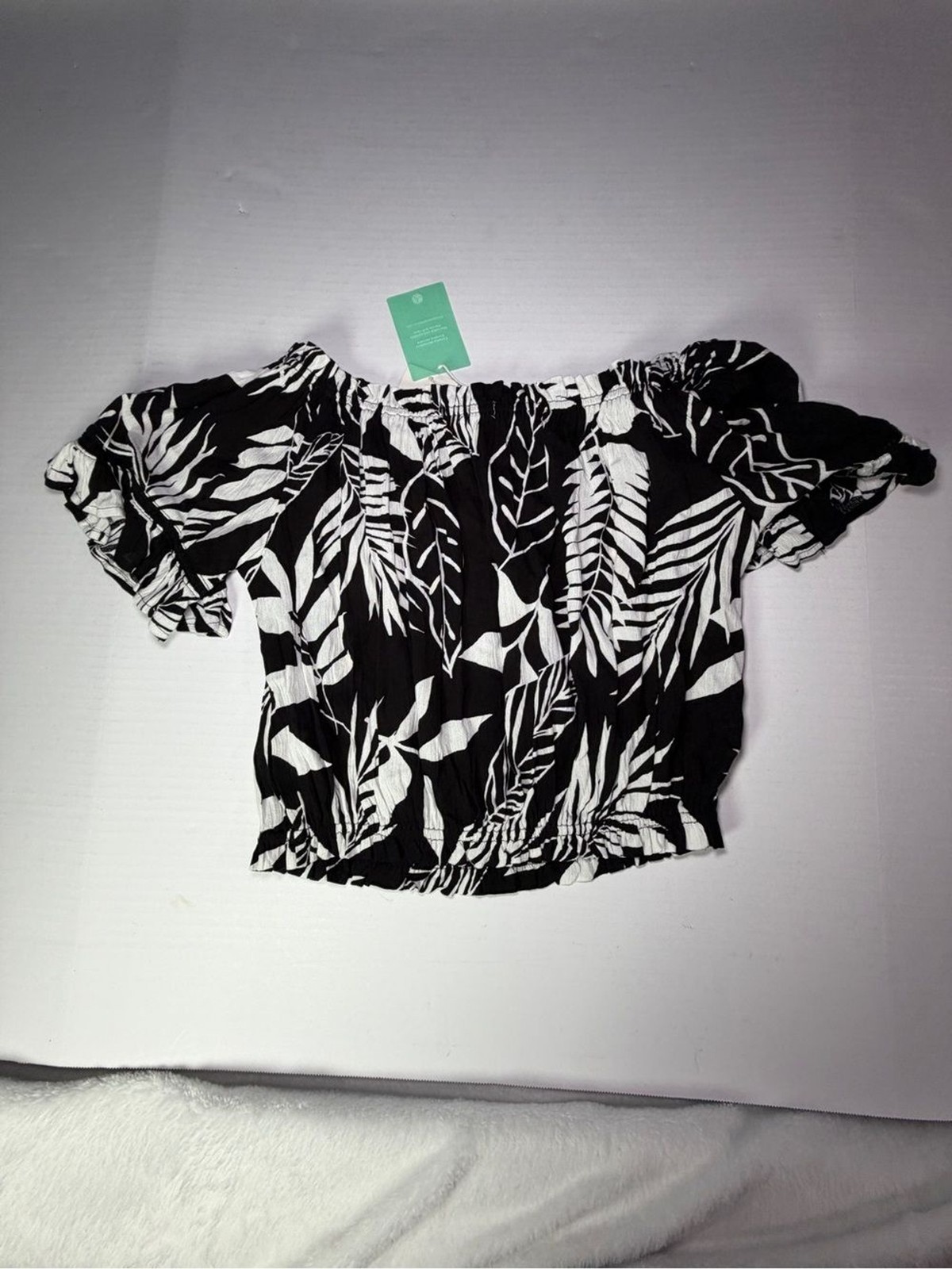 Paradise USA Black & White Tropical Off-Shoulder Top – M