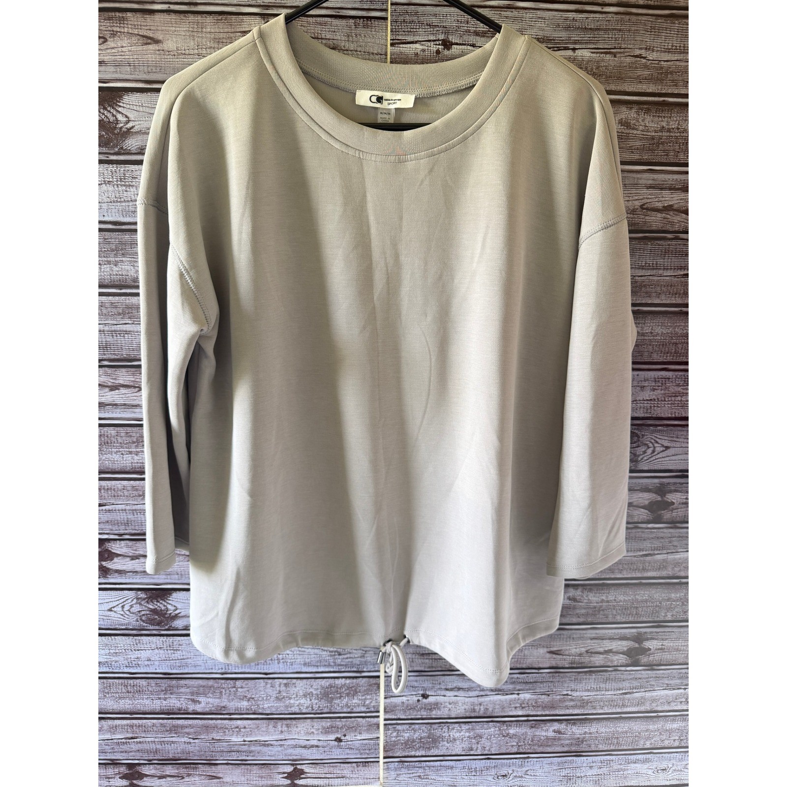 Cable & Gauge Sport Women’s Size M Light Gray Long-Sleeved Pullover Top NWOT