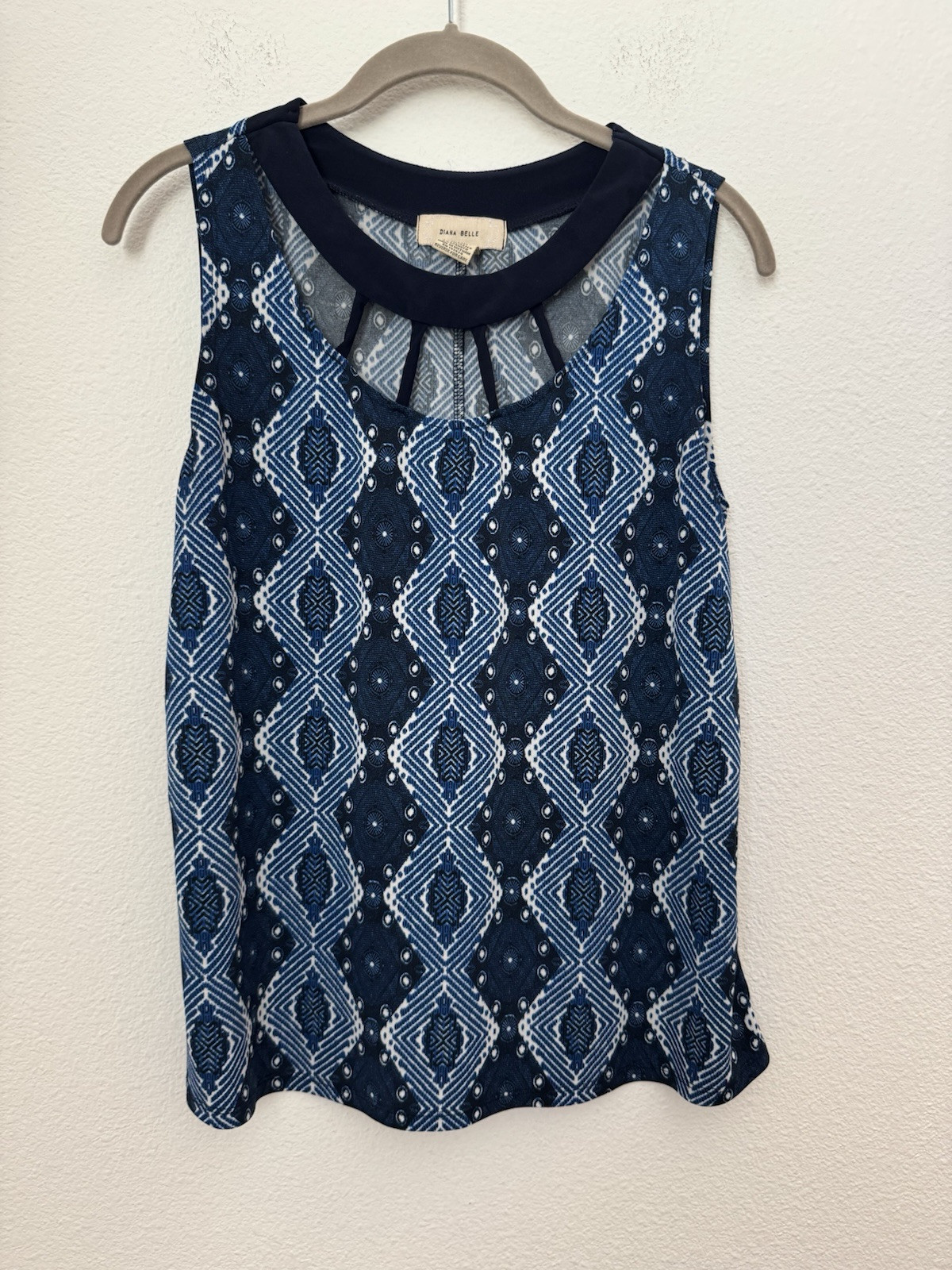 Diana Bell Women’s Sleeveless Blue Geometric Blouse Keyhole Neck Large