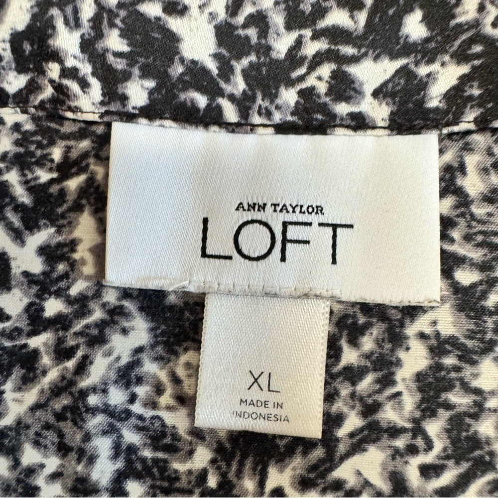 Ann Taylor Loft Black & White Patterned Blouse With Asymmetrical Bow Detail XL