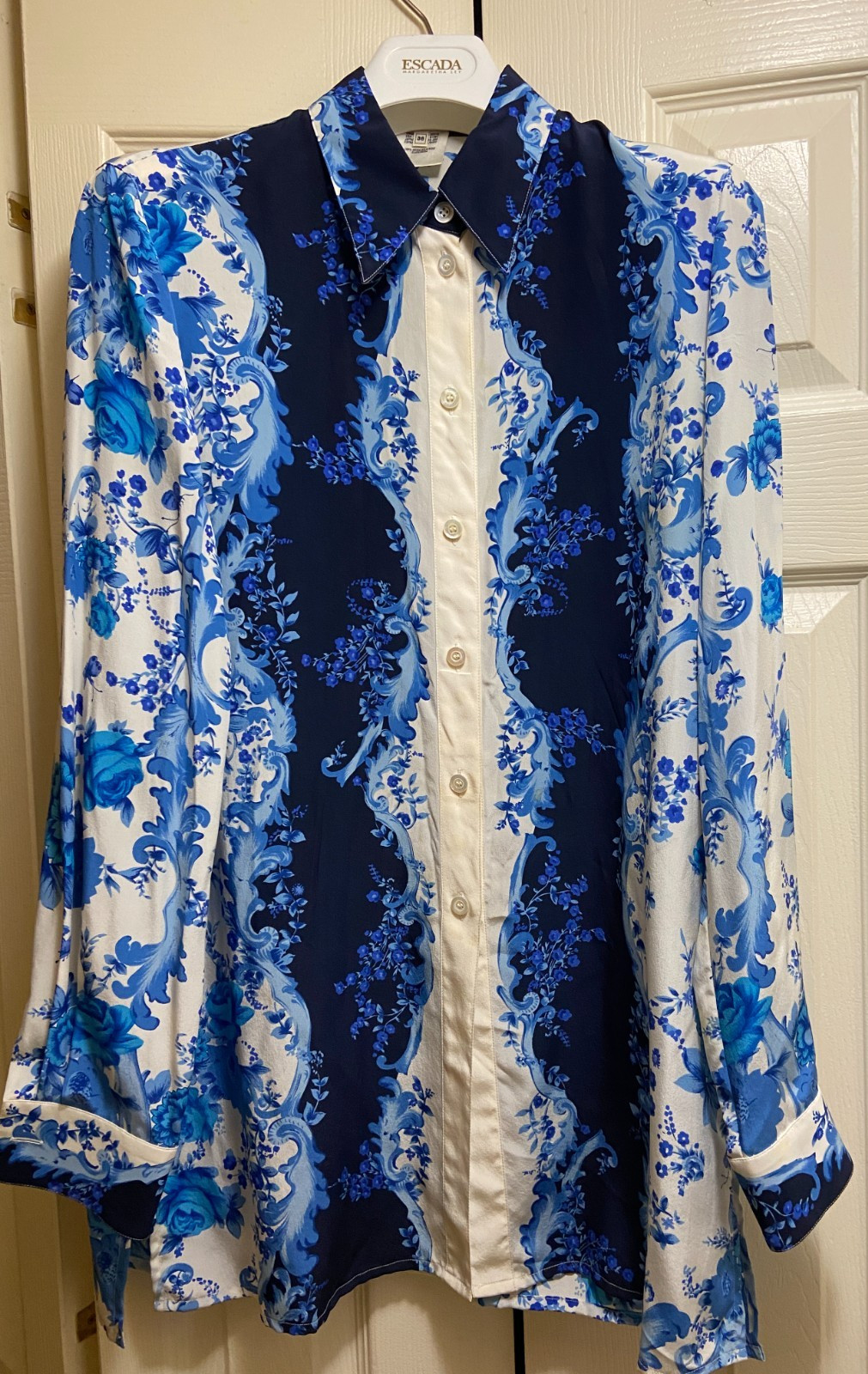 ESCADA VINTAGE SILK BLOUSE TUNIC IN WHITE FLORAL PRINT IN BLUE 36 RUNS M STAINED