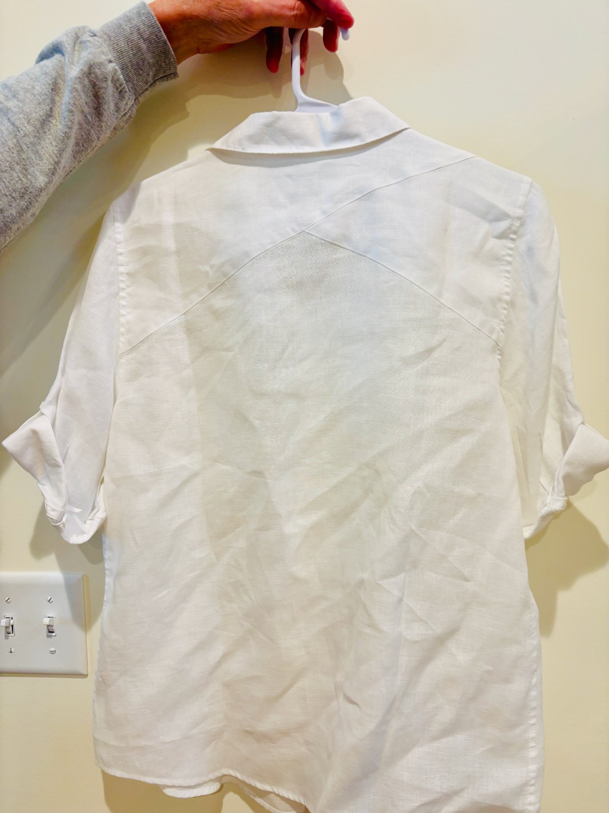 Chicos White Linen blend “non wrinkle” blouse size .5