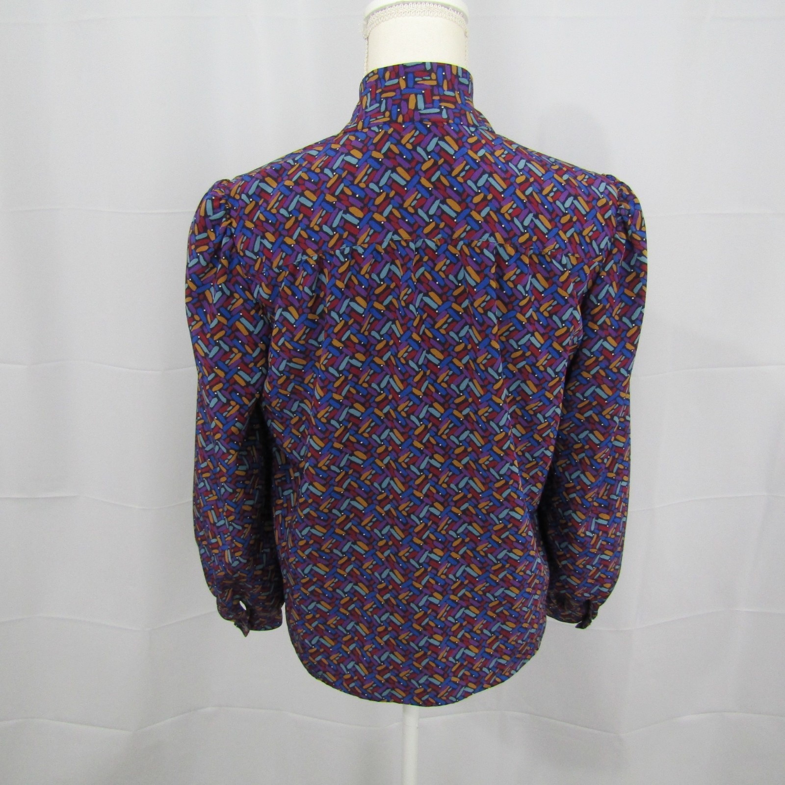 Sasson Shirt Top Blouse Button Up Mock Neck Tie Womens 8 Purple Geometric