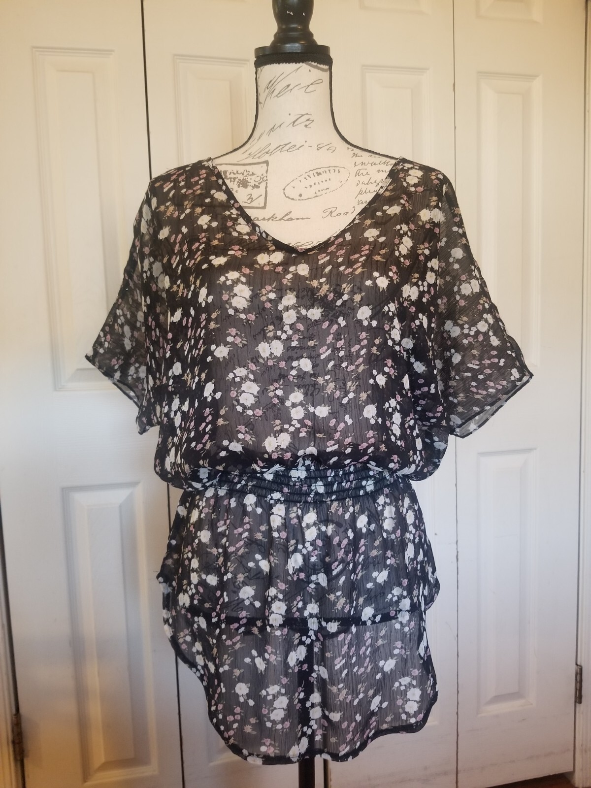 Express Top Medium Black Sheer Floral Blouse ShSlvs Elastic Waist Ruffle EUC