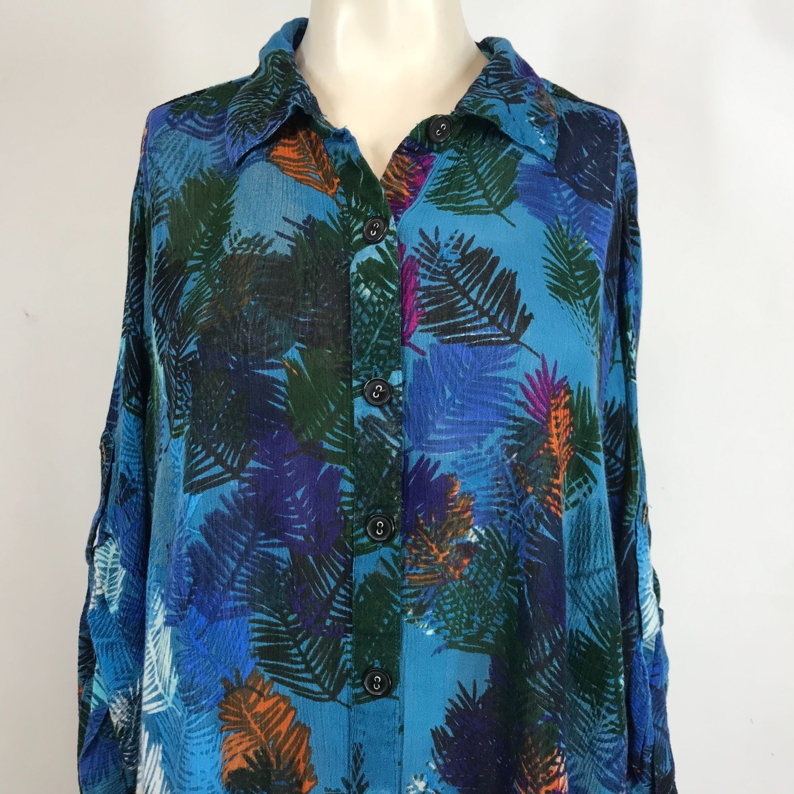 ROAMAN’S- WOMEN’S 18W – MULTICOLOR 3/4 SLEEVE BUTTON COLLARED 100% RAYON TOP