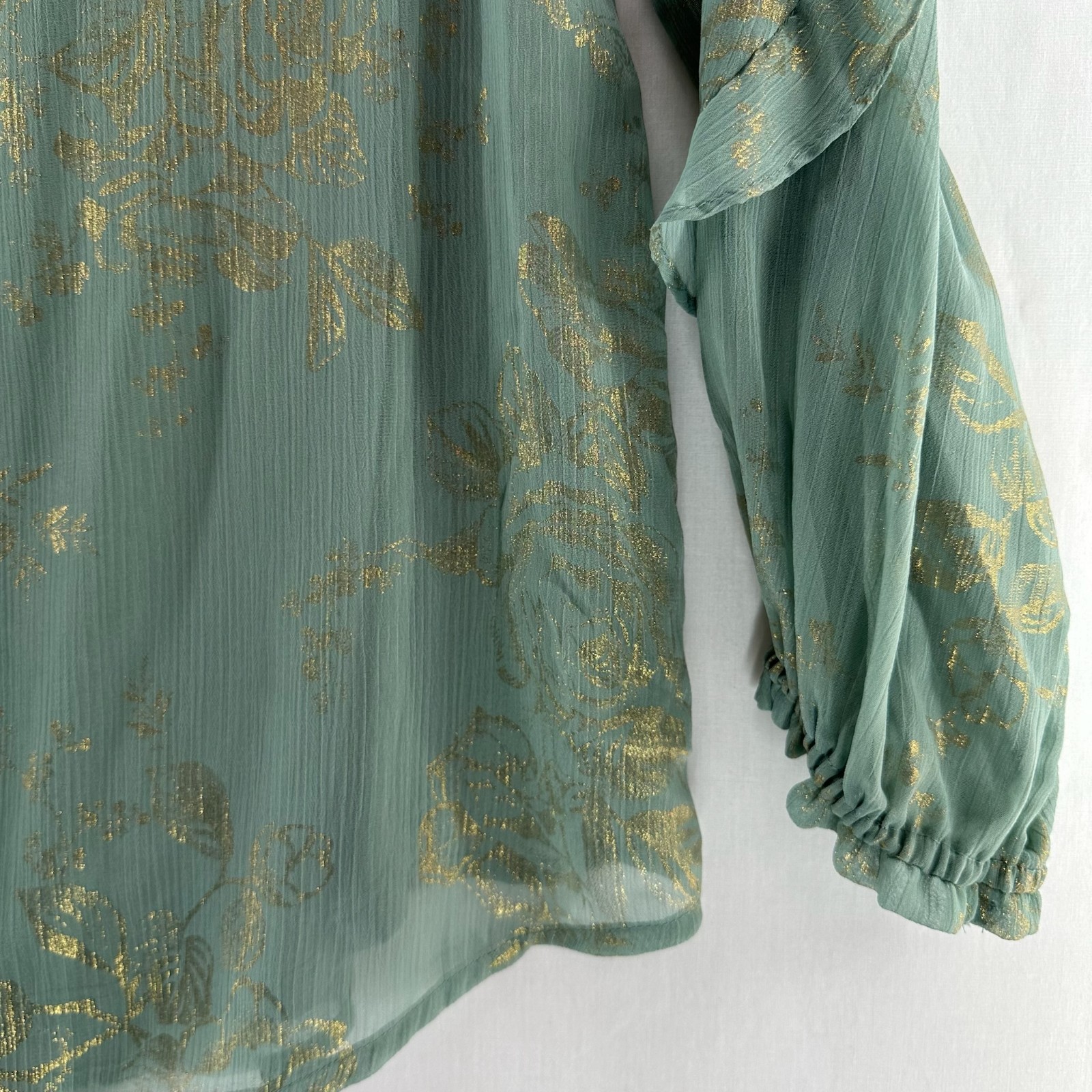 LC Lauren Conrad Ruffle Peasant Top Size L Split Neck Gold Metallic Print Green