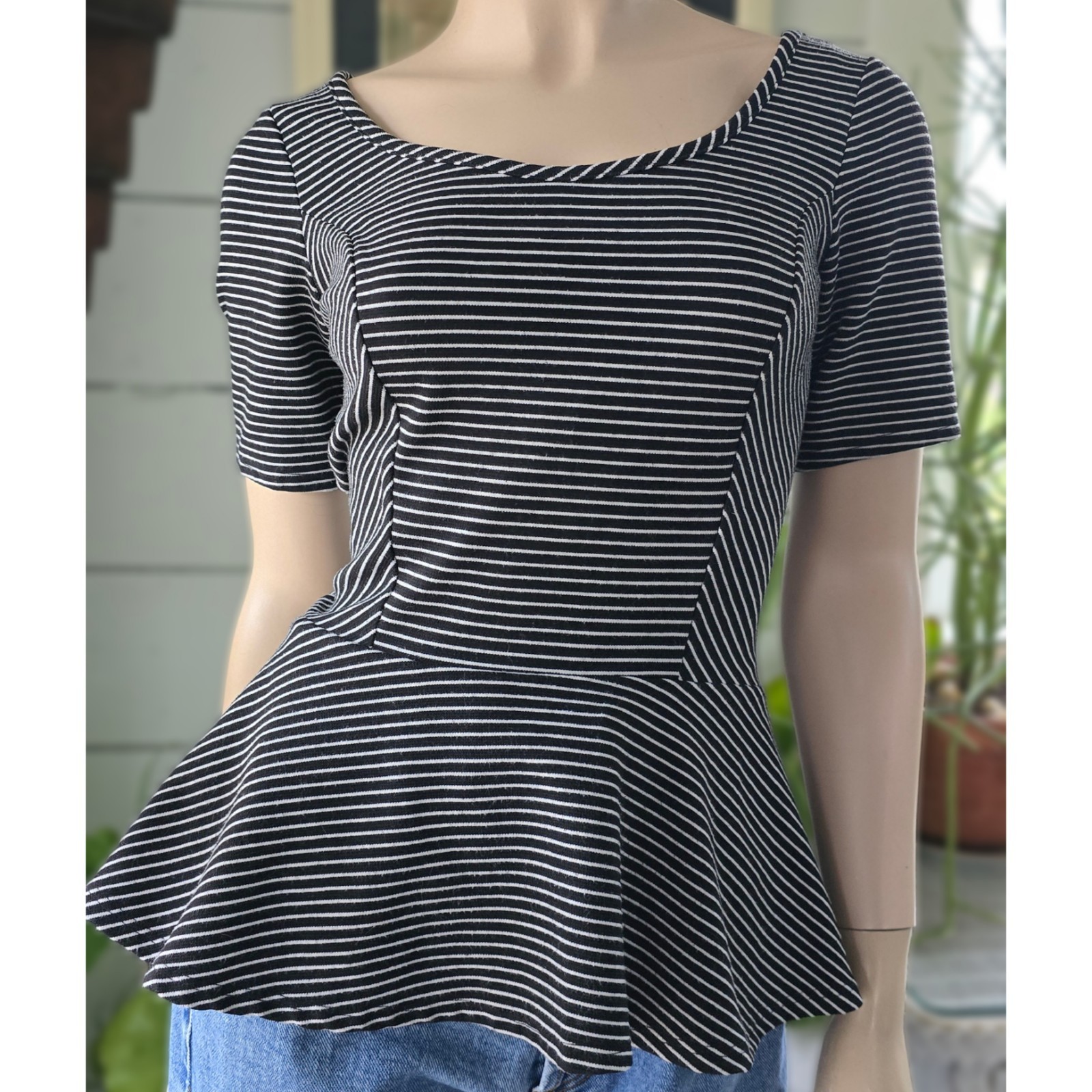 Eyelash Couture women’s black and white striped peplum top sz M
