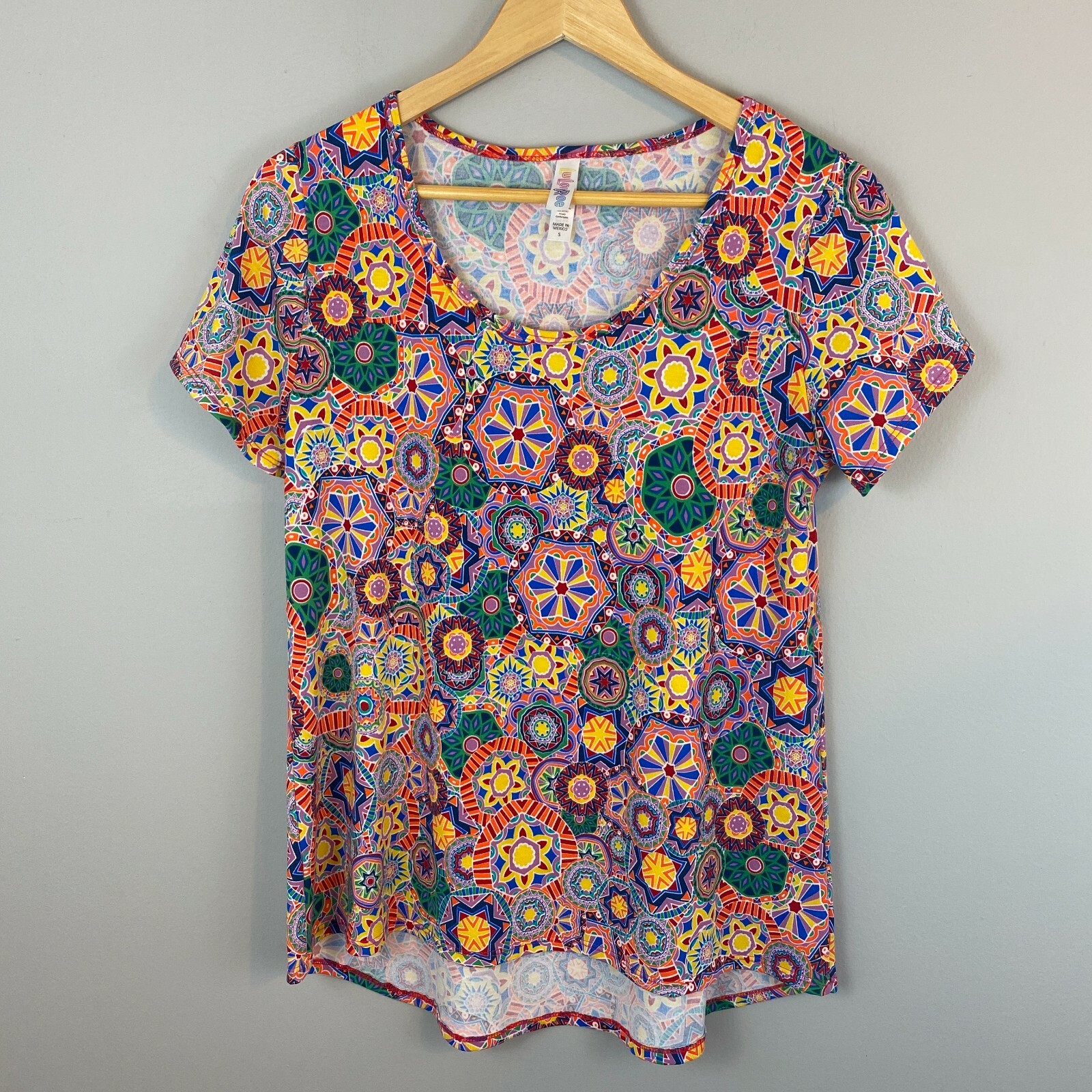 Lularoe Bohemian Top Womens Small Colorful Artistic Maximalist Tee Scoop Neck