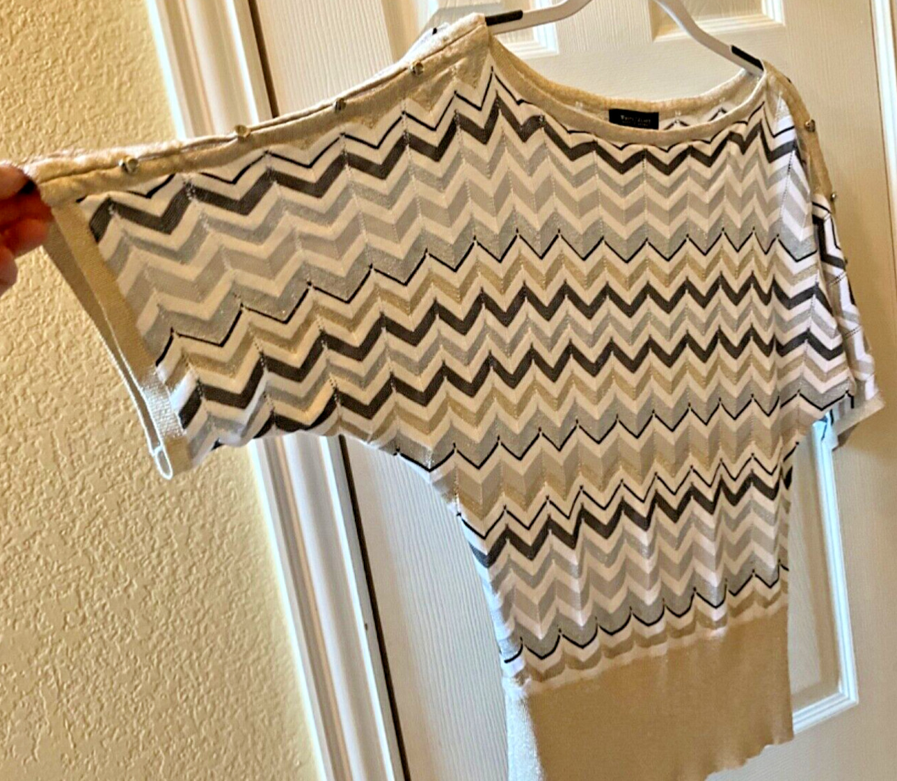 WHITE HOUSE BLACK MARKET Women Knit Top Sz S Silver Gold Metallic Gray Zig Zag