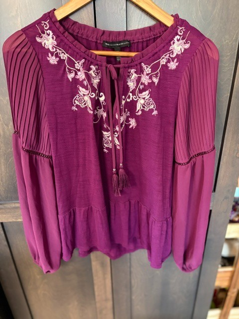 White House Black Market Embroidered Blouse xs
