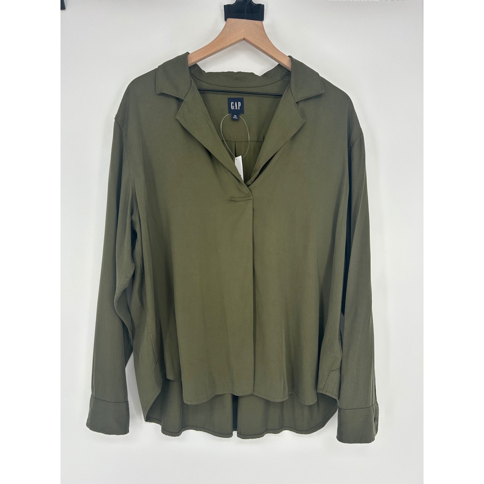 “NWT” GAP TENCEL™ Lyocell Popover Shirt Curved Hemline In Army Green- Size XL
