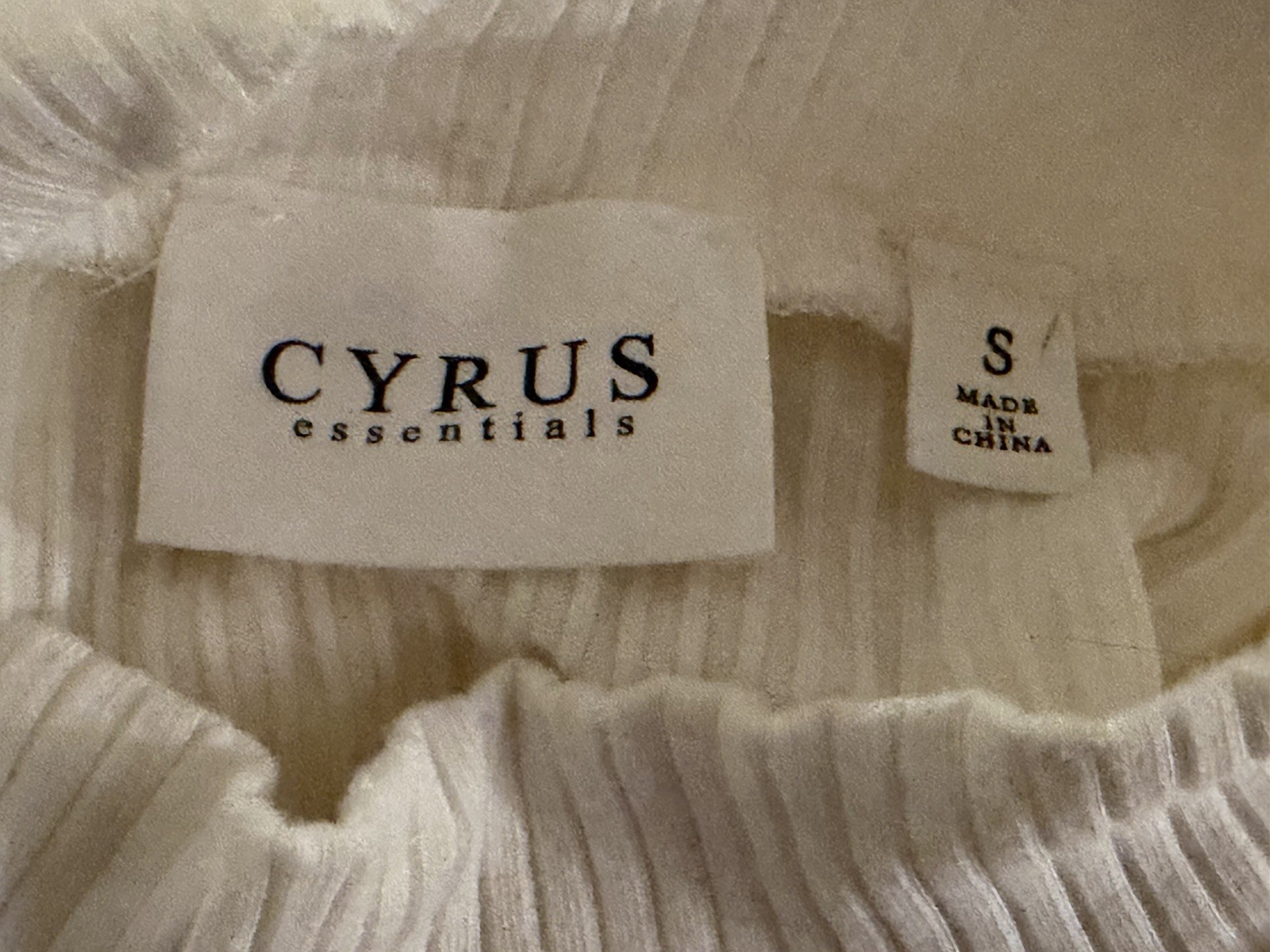 Cyrus Essentials Off White Ribbed Mock Neck Top Small S Rayon Stretch Minimalist