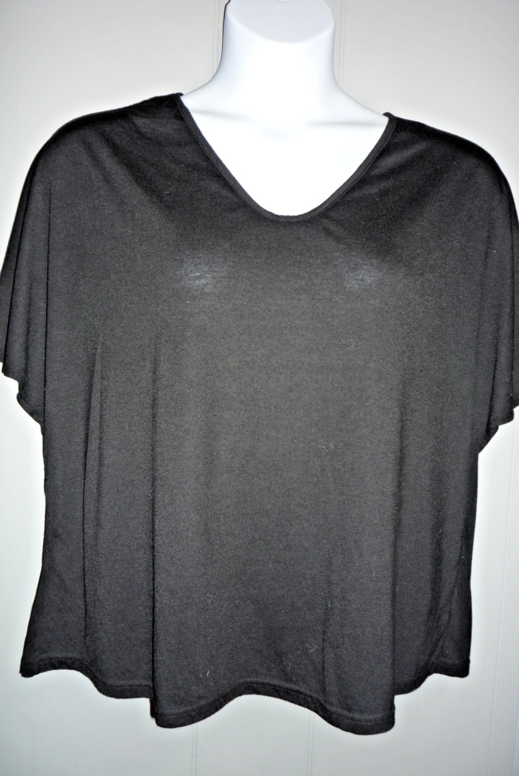 Women’s SHEIN Black Tee Shirt Size L, V Neckline Short Sleeves