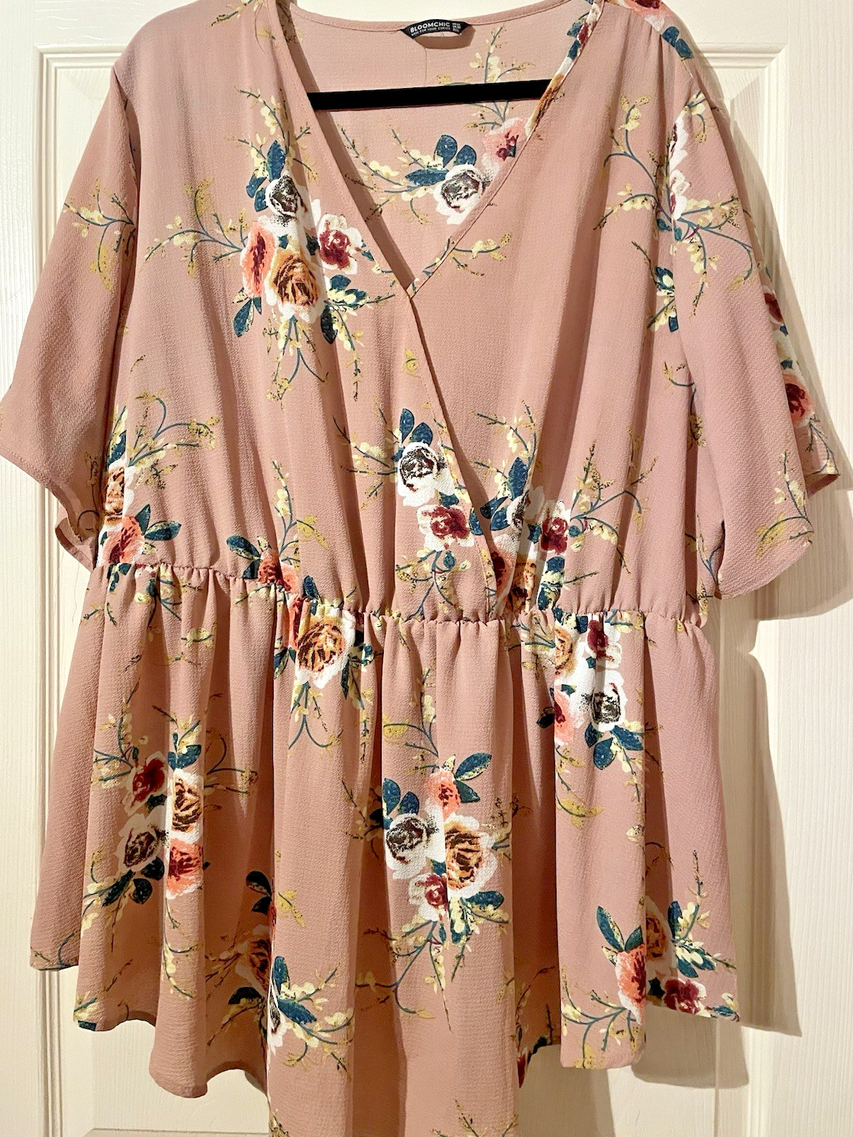 Bloom Chic – Dusty Rose Floral Gather Waist V Neck Flowy Top – Sz 26-28W